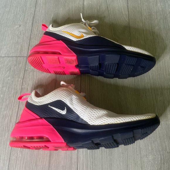 Nike Womens Air Max Motion 2
C16515-100 White Running Shoes
Sneakers Size 10.5 - Picture 4 of 8